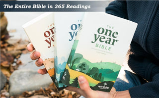 The One Year Bible NLT (Softcover): The Entire Bible in 365 Readings in the Clear and Trusted New Living Translation Paperback – Unabridged