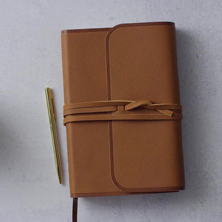 ESV Thinline Bible, Red Letter (Natural Leather, Brown, Flap with Strap): Holy Bible, English Standard Version