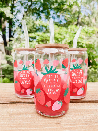 Tis So Sweet To Trust In Jesus Strawberry Glass Can with Bamboo Lid and Glass Straw